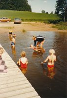 Kunnan puolesta järjestettiin muutaman kylän uimarannoilla uimakouluja, kuten Teenolla 1983.